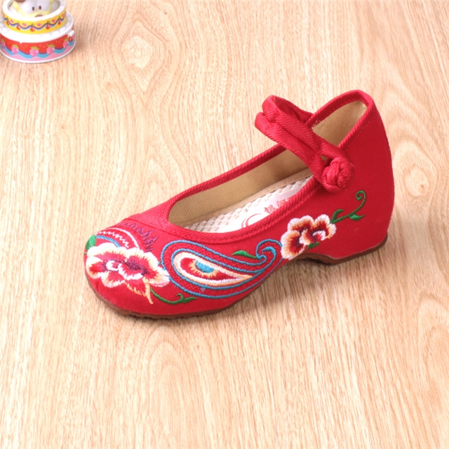 embroider cloth shoes for children