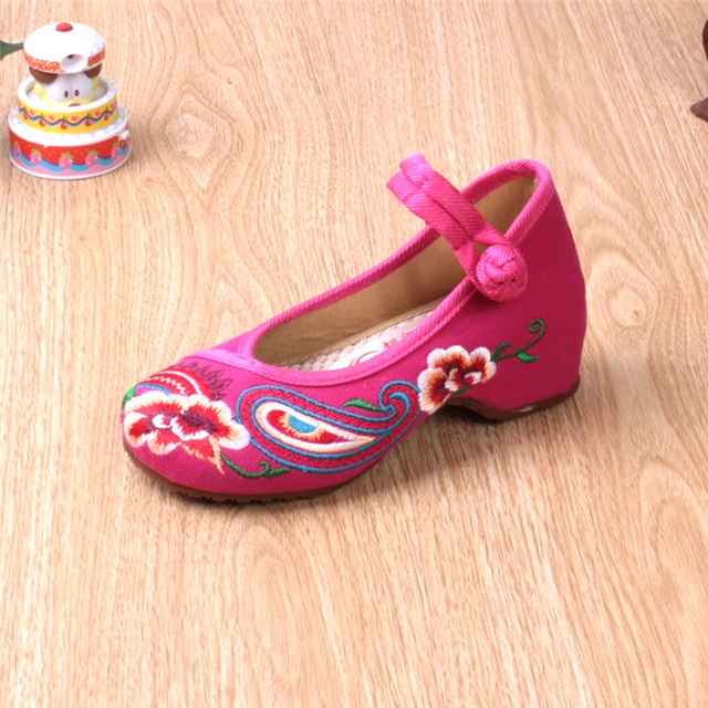 embroider cloth shoes for children