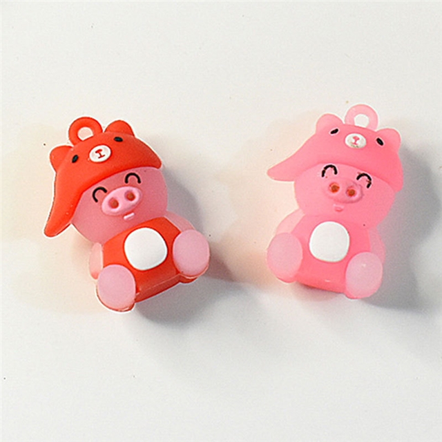 soft glue baseball cap pink pig 3d silica pendant