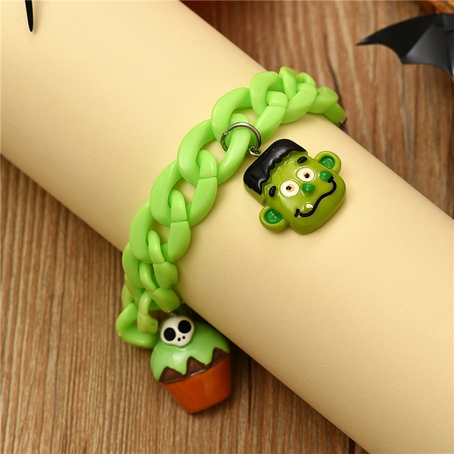 plastic/resin vampire skull acrylic chain bracelet