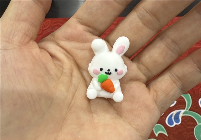silicone three-dimensional carrot rabbit silicone bead
