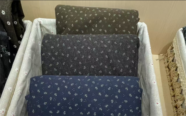 2 ways small floral twill brushed knitted fabric