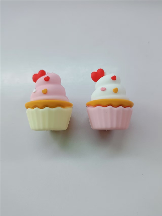 silicone three-dimensional heart cake silicone bead