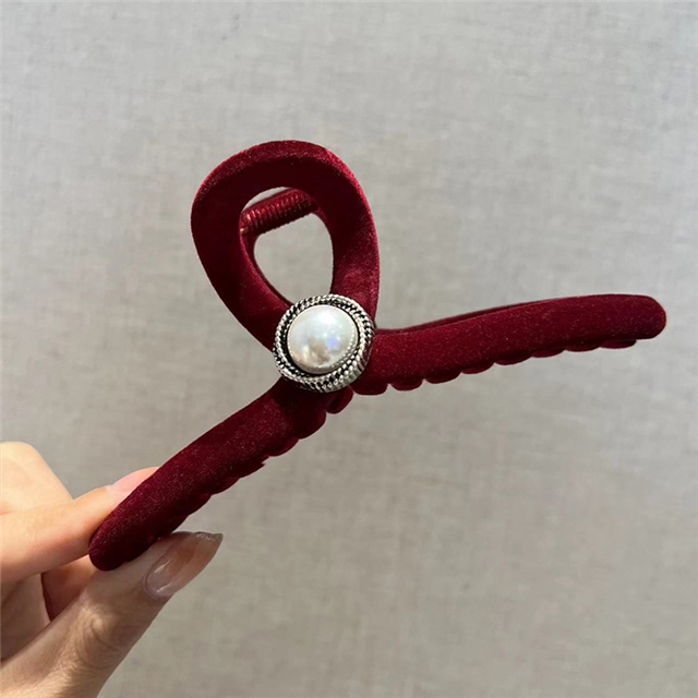 plastic pearl flocked plastic shark hair claw