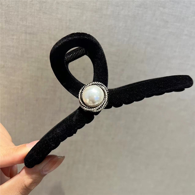 plastic pearl flocked plastic shark hair claw