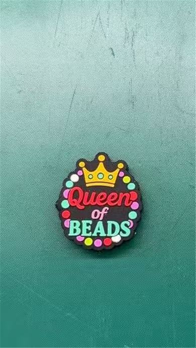 silicone letter crown silicone bead