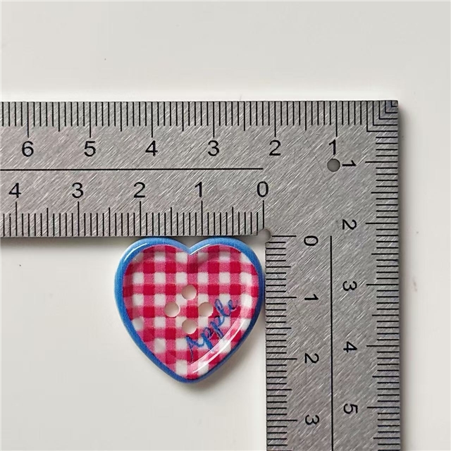 grid patterned red blue heart-shaped apple round button 20#,apple random color mixing