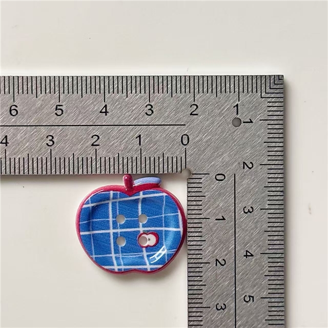 grid patterned red blue heart-shaped apple round button 20#,apple random color mixing