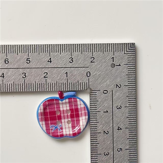 grid patterned red blue heart-shaped apple round button 20#,apple random color mixing