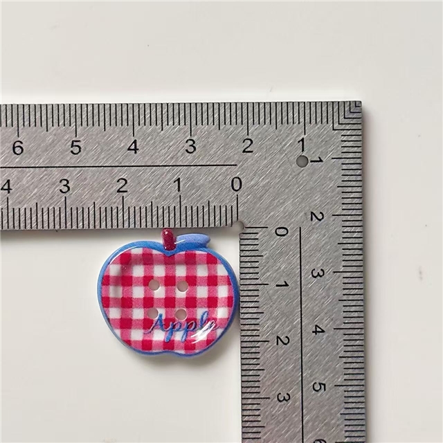 grid patterned red blue heart-shaped apple round button 20#,apple random color mixing
