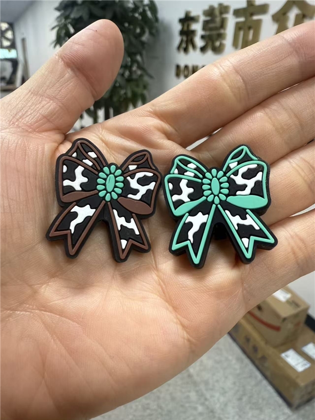 silicone cow patterned bow silicone beads