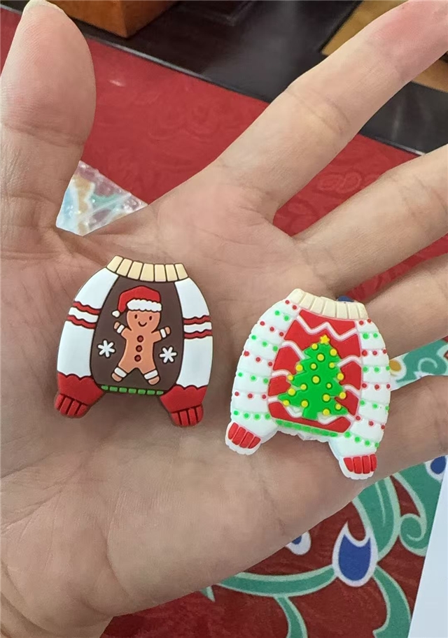 silicone  three-dimensional christmas sweater silicone bead