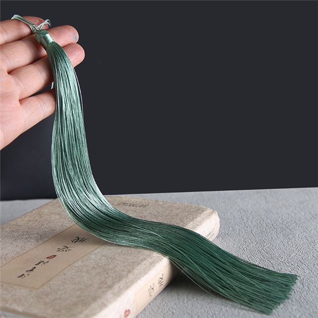 tassel length about:30cm(11.8